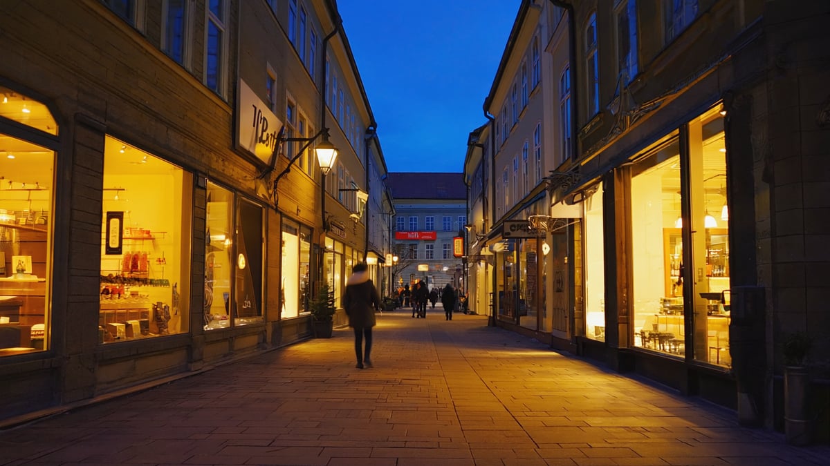 10 Best street life at dusk