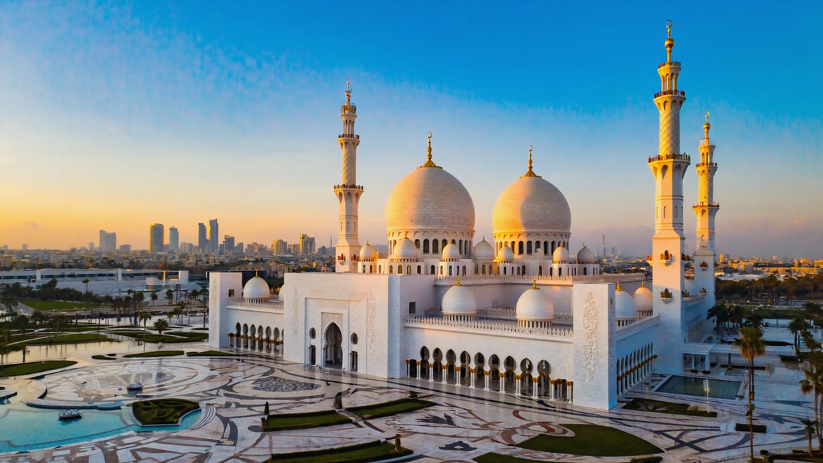 Abu Dhabi Holiday Guide: Louvre Museum, Desert Safaris & Luxury Resorts