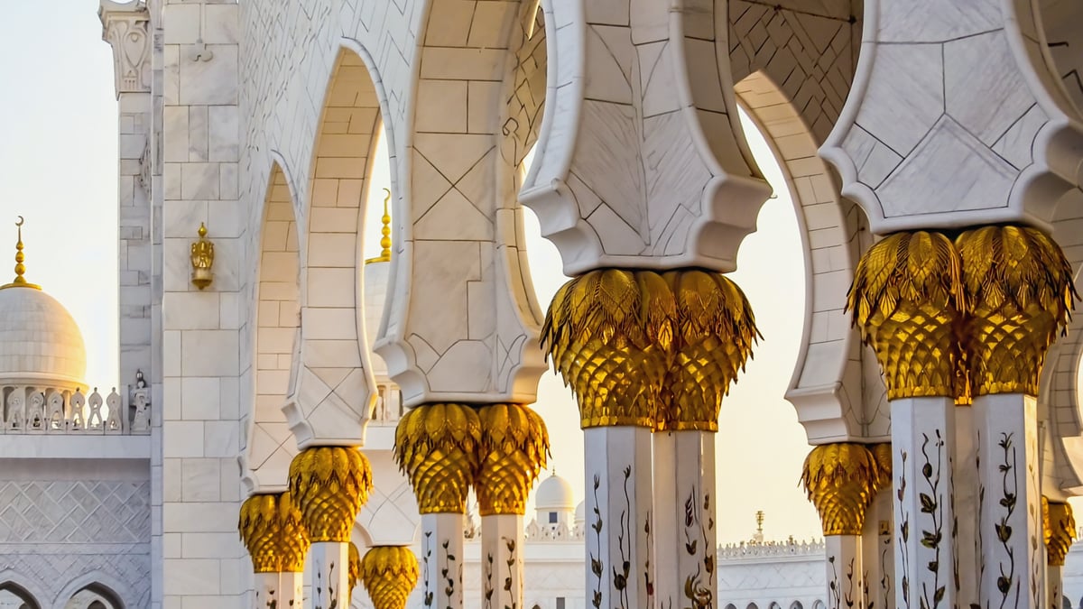 Famous cultural landmark in Abu Dhabi Holiday