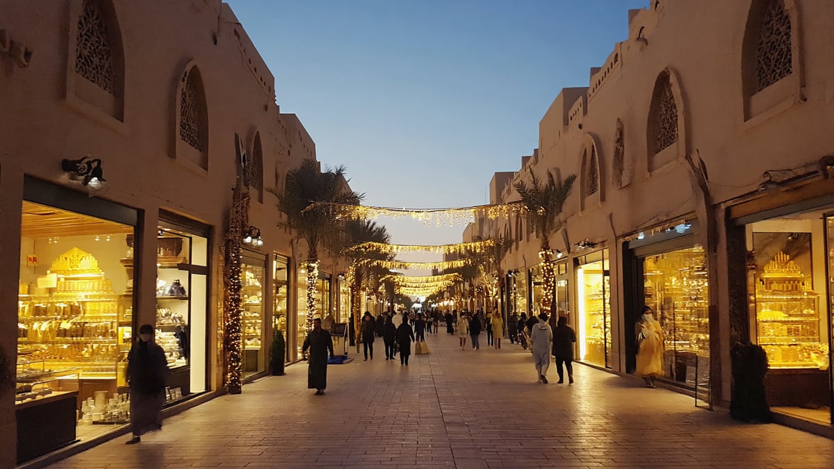 Abu Dhabi Holiday street life at dusk