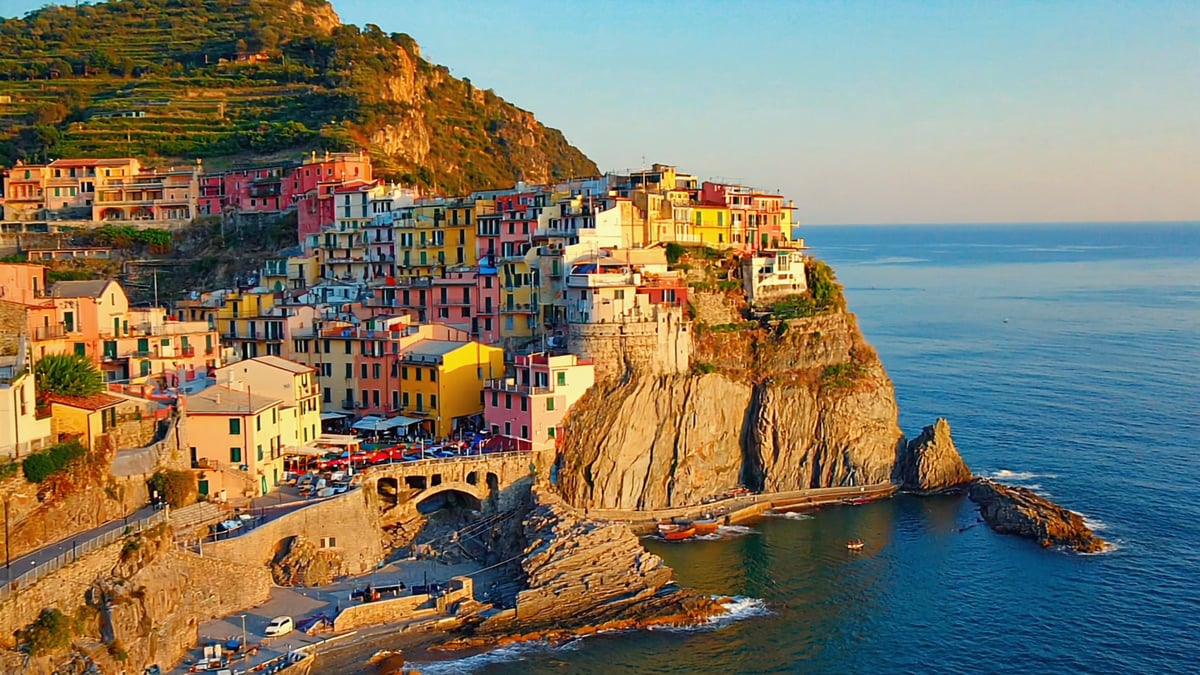 Amalfi Coast vs. Santorini: Which Mediterranean Escape is Right for UK Travellers?
