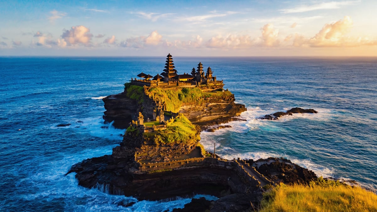 Uluwatu cliff temple and Indian Ocean