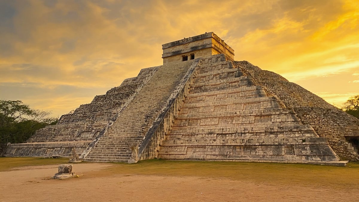 Chichen Itza El Castillo pyramid sunrise