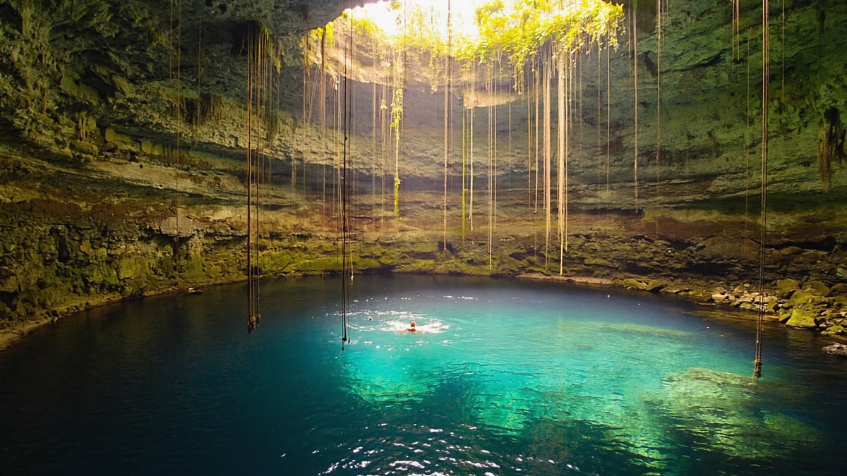 Cenote Ik Kil underground swimming hole