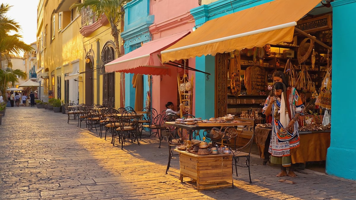 Playa del Carmen Quinta Avenida street scene