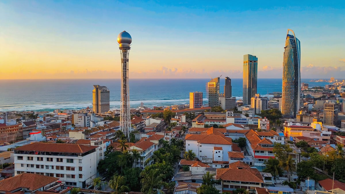 Colombo & Beyond: The Practical UK Traveller's Guide to Exploring Sri Lanka's Coast and Culture