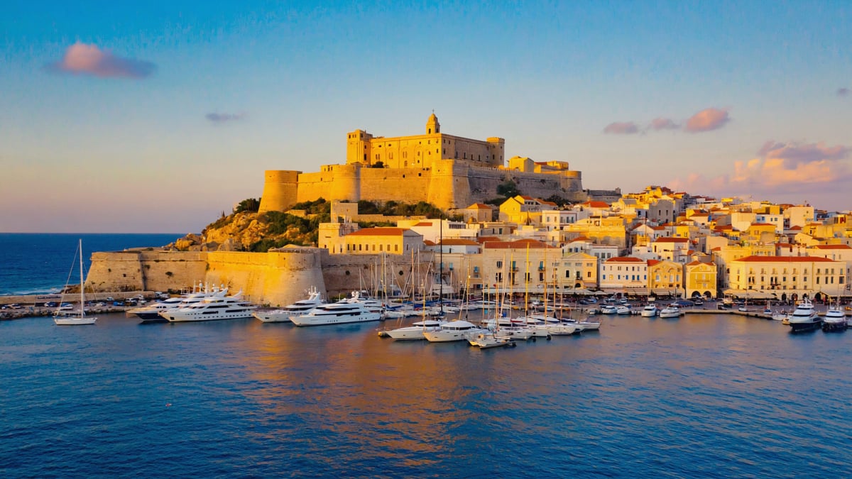 Ibiza Holiday Guide: Beaches, Clubs & Family Escapes for UK Travellers
