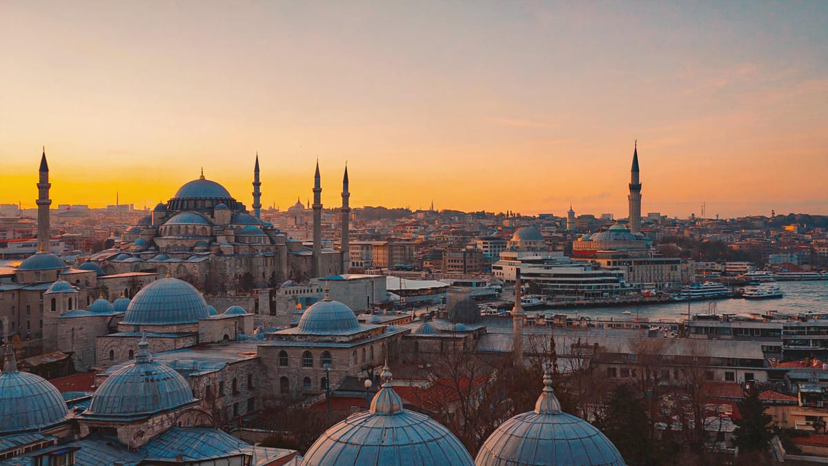 Istanbul Holiday Guide: Where East Meets West for UK Cultural Travellers