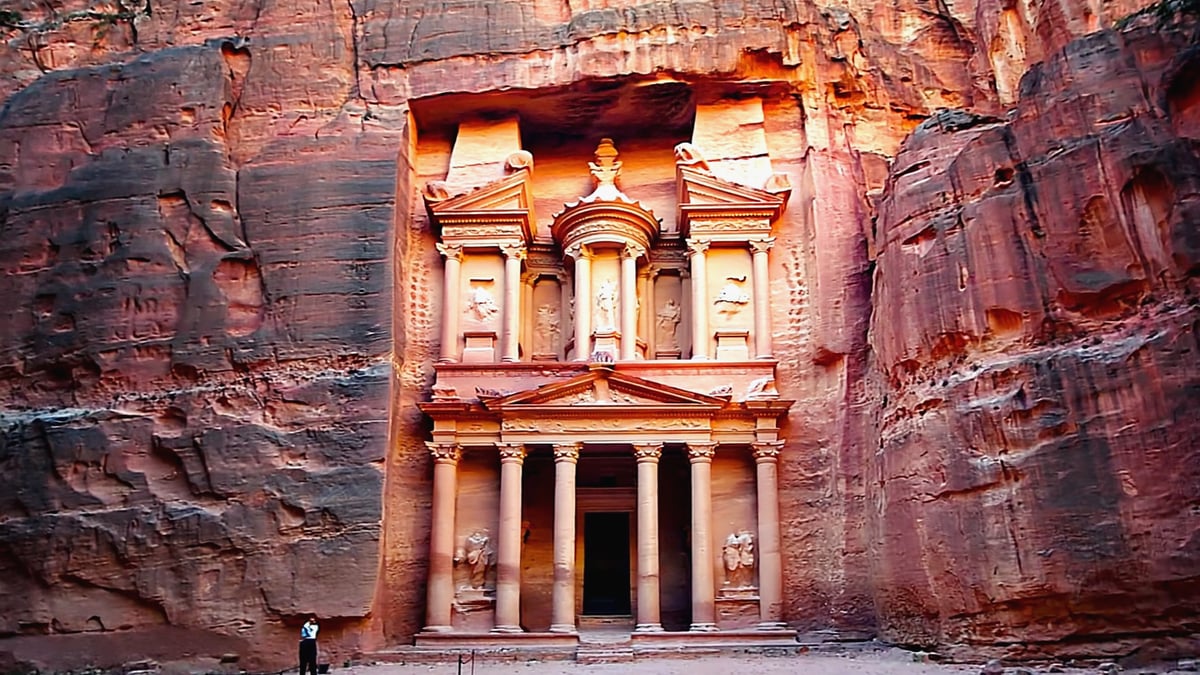 Jordan Holiday Guide: Petra, Dead Sea Floating & Wadi Rum Desert Camps