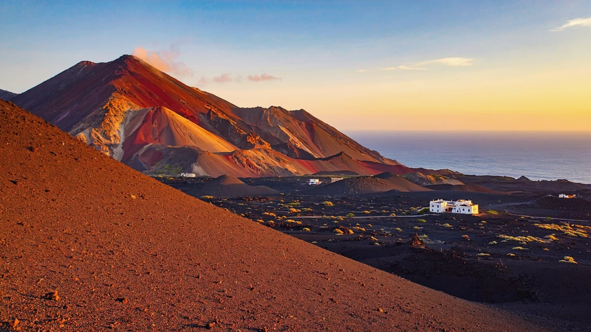 Lanzarote Holiday Guide: Volcanic Landscapes & Year-Round Sun for UK Travellers
