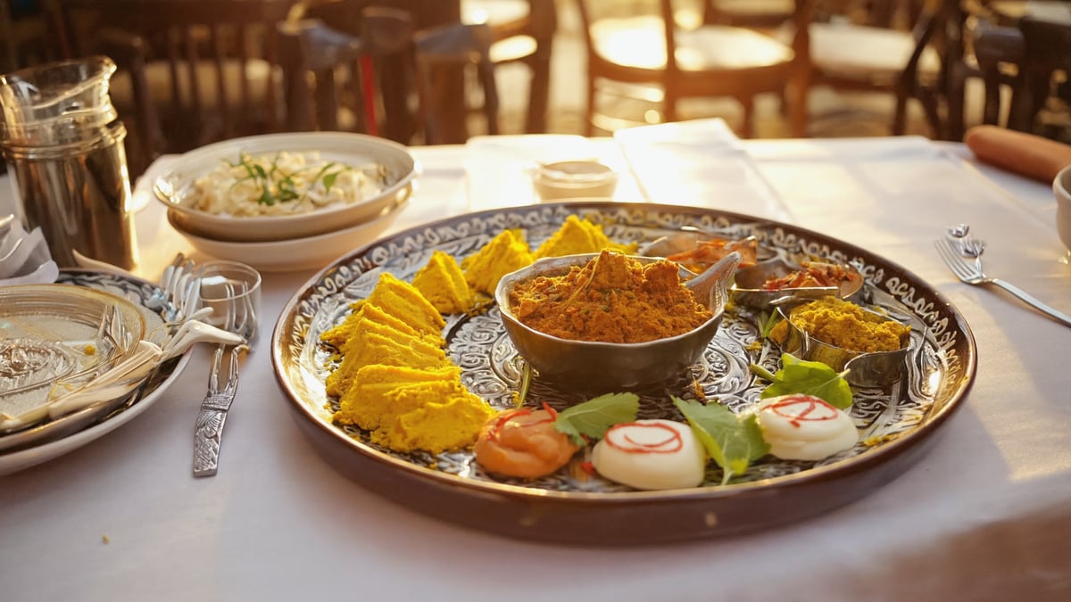 Traditional Long cuisine and local dining