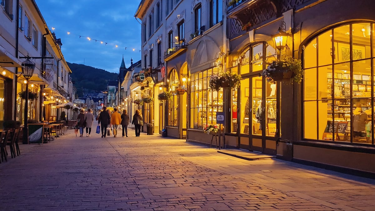 New Zealand Holiday street life at dusk