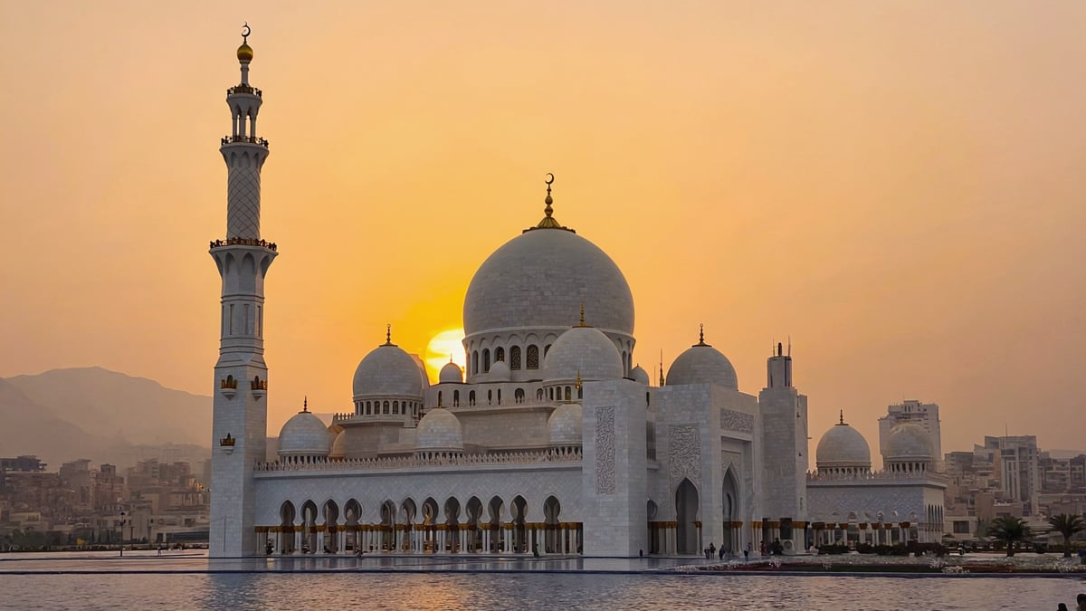 Oman Holiday Guide: Ancient Forts, Desert Dunes & Coastal Escapes for UK Travellers