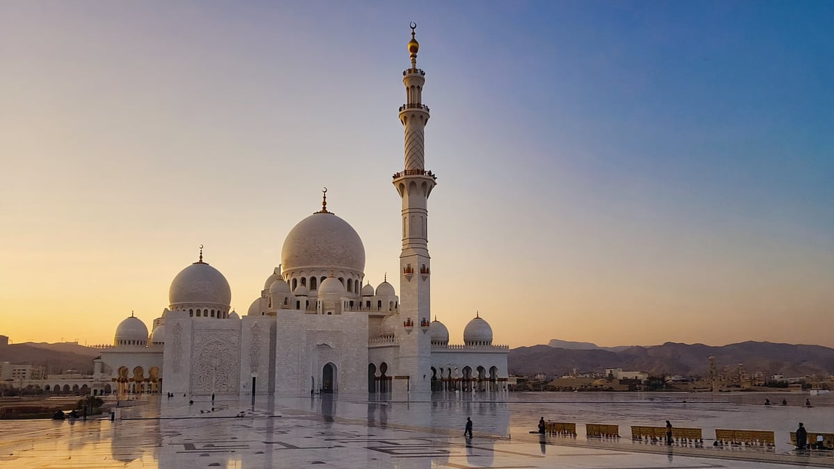 Oman Holiday Guide: Ancient Forts, Desert Dunes & Coastal Escapes for UK Travellers
