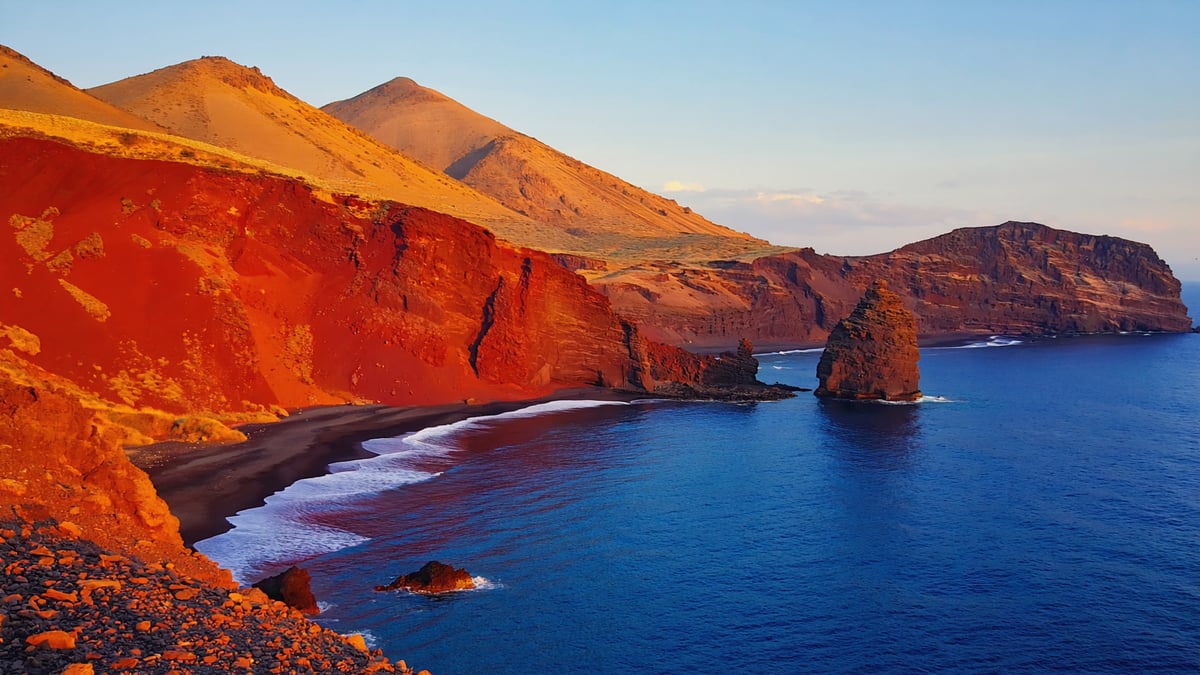 Red beach Akrotiri volcanic cliffs