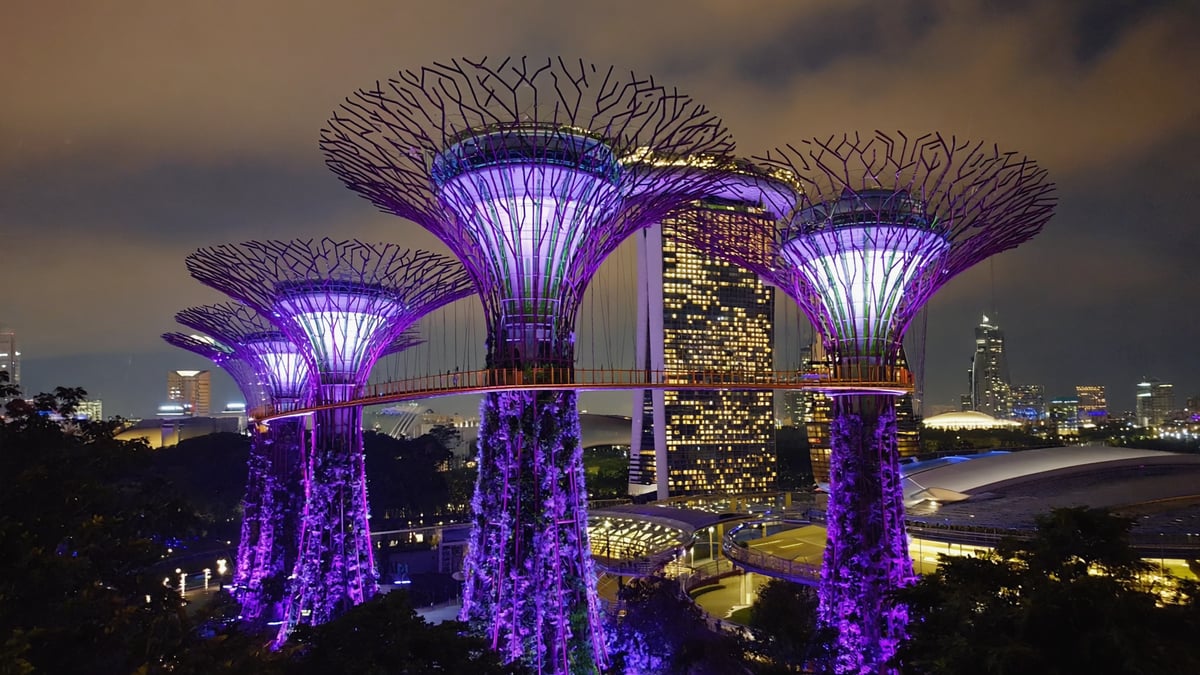 Singapore Holiday Guide 2026: Gardens by the Bay, Hawker Centres & Modern Marvels