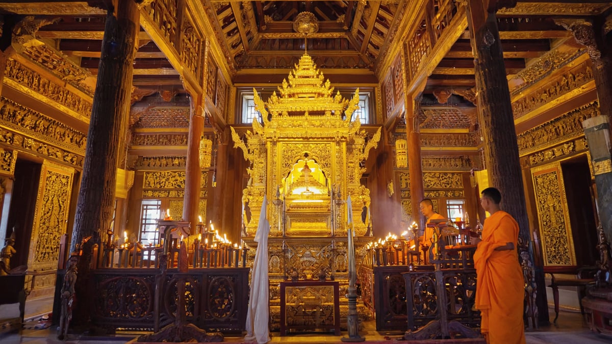 Temple of the Tooth Kandy ornate interior