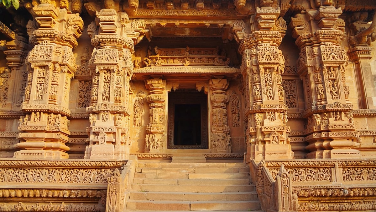 Famous cultural landmark in Step