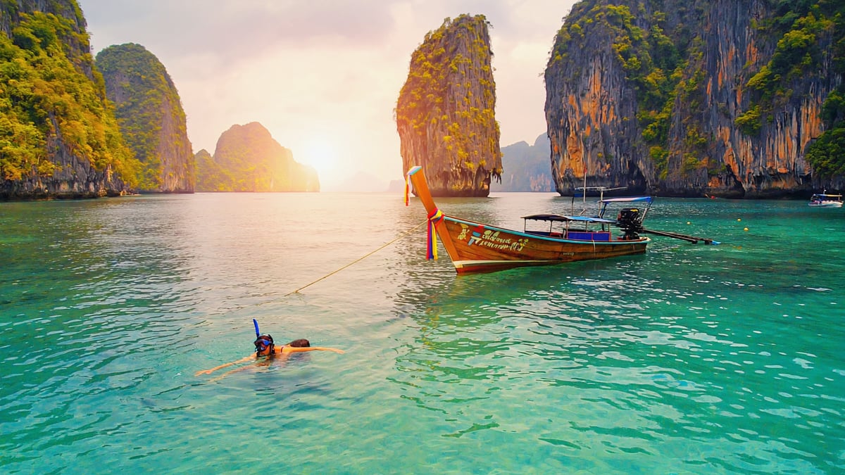 Phuket longtail boat Phi Phi islands