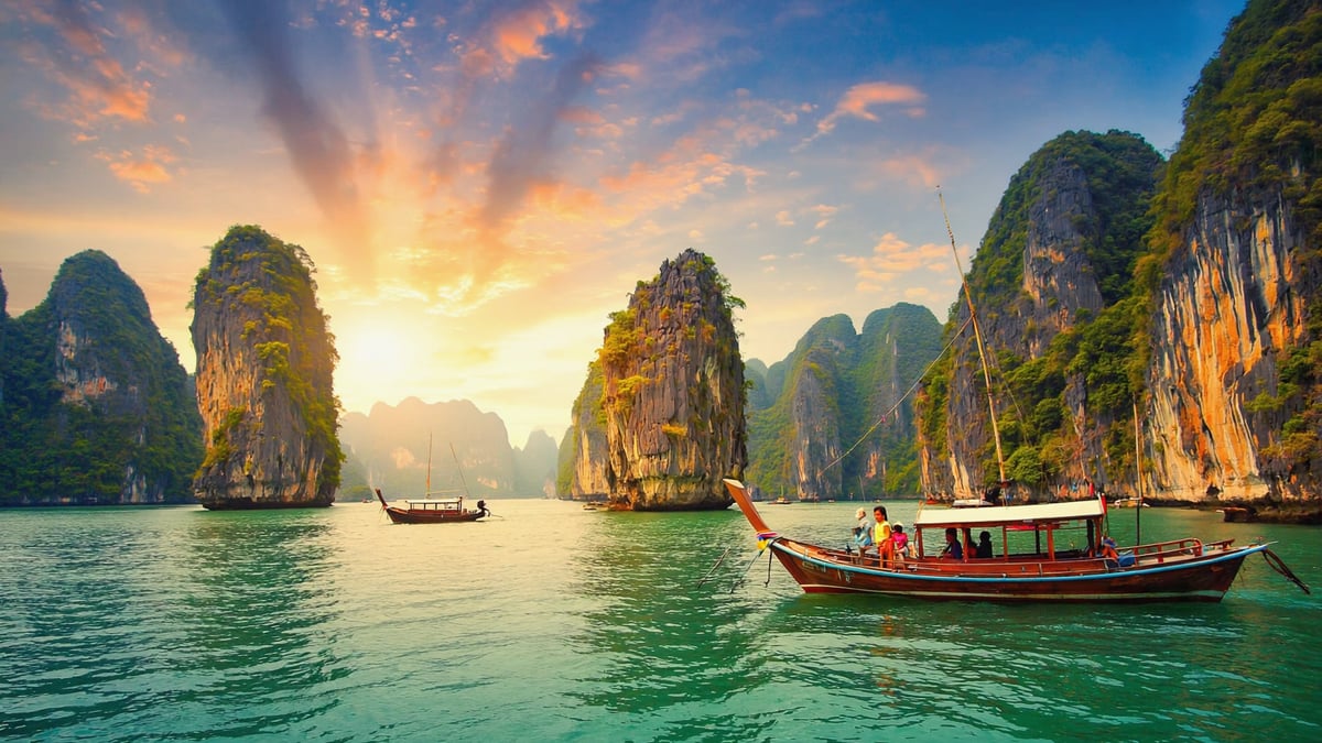 Vietnam Holiday Guide: Hanoi, Ho Chi Minh & Ha Long Bay for UK Travellers